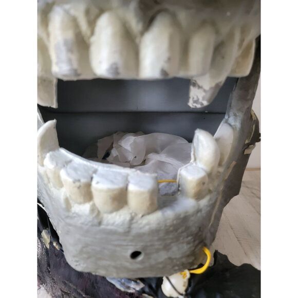 Gemmy large AS IS  animated skeleton face Halloween prop decor scary - Picture 4 of 16